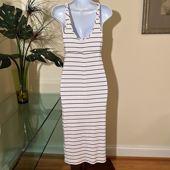 Express Knit Dress - Picture 4 of 6